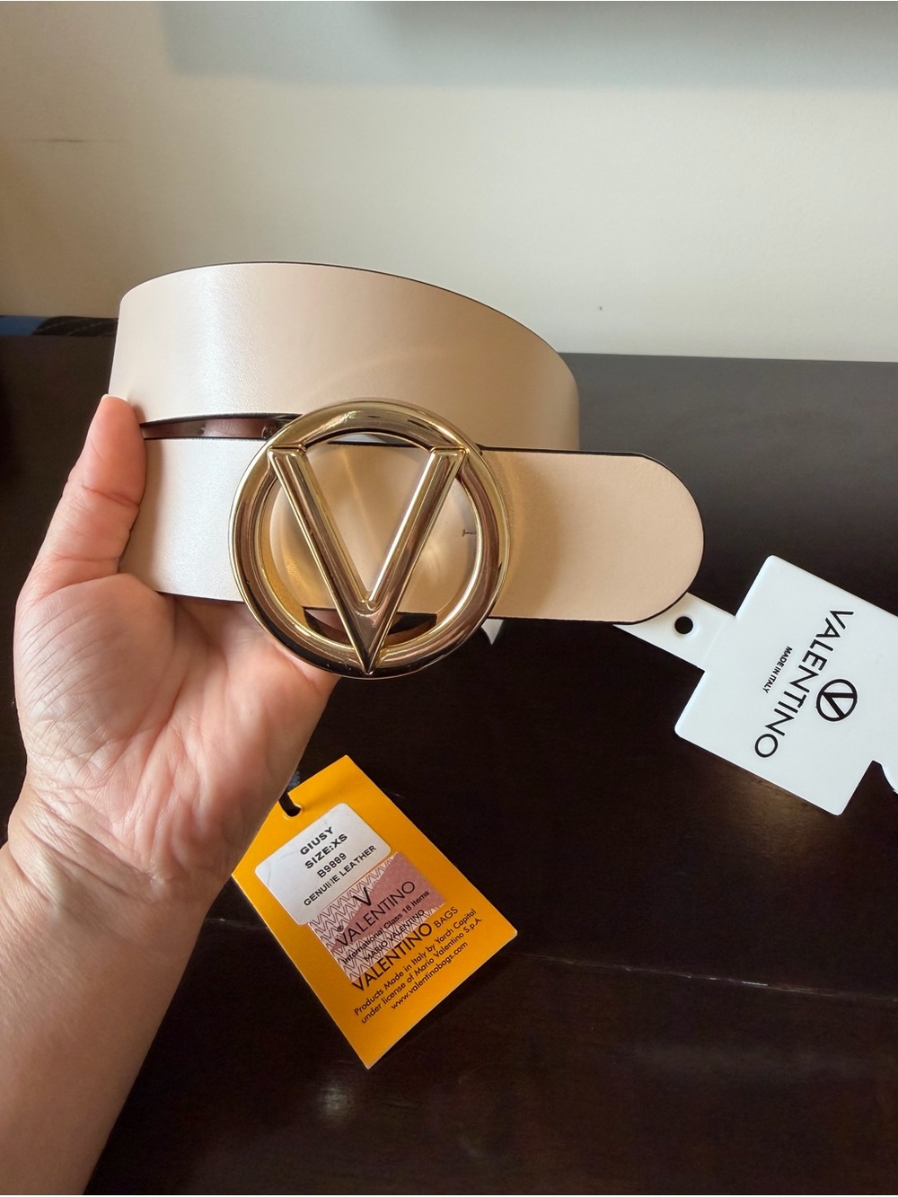 New Valentino Women’s Cream Leather Belt with Gold V Logo Buckle XS